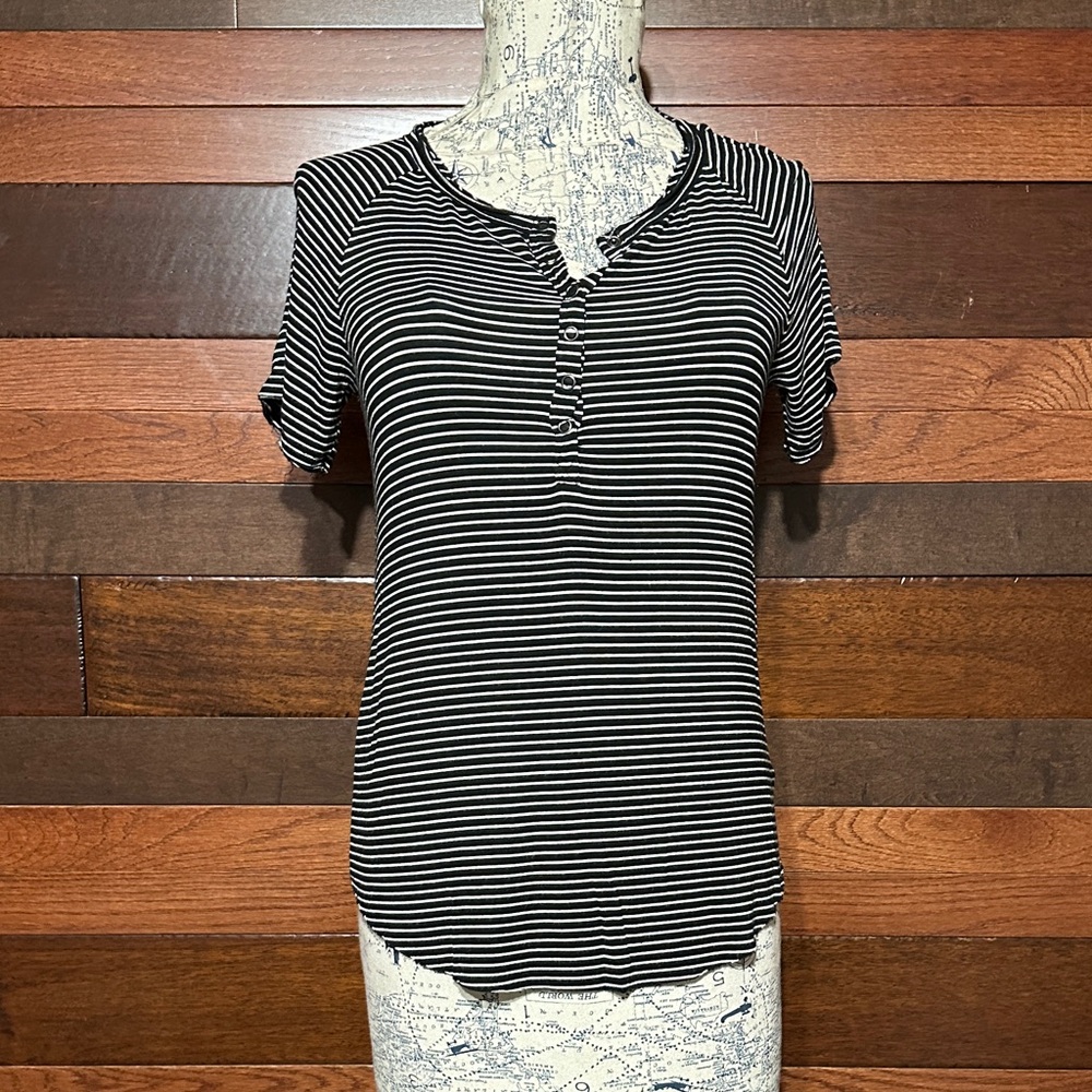 American Eagle Outfitters Black and White Striped Tee
